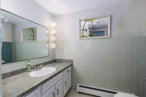 Bath - 934 Chambers St, Ottawa, IL 61350 photo 1 of 2