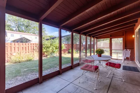 Exterior - 934 Chambers St, Ottawa, IL 61350 photo 3 of 6