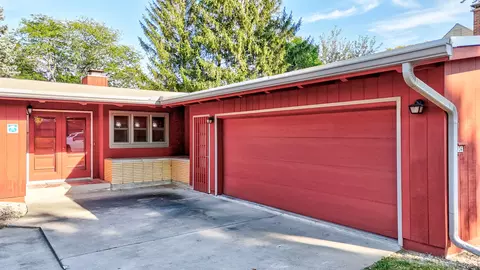 Exterior - 934 Chambers St, Ottawa, IL 61350 photo 2 of 6