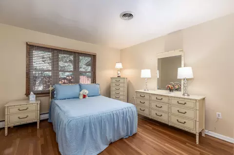 Bedroom - 934 Chambers St, Ottawa, IL 61350 photo 2 of 3