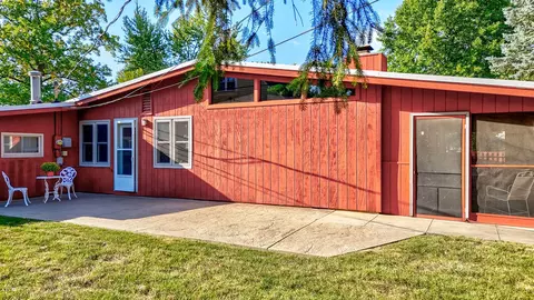 Exterior - 934 Chambers St, Ottawa, IL 61350 photo 4 of 6