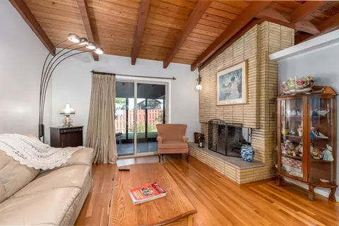 Living - 934 Chambers St, Ottawa, IL 61350 photo 1 of 3