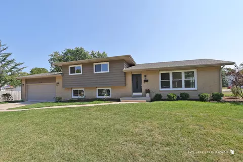 2724 Jacquelyn Ln, Waukegan, IL 60087