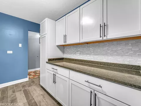 Kitchen - 2345 185th Ct #24, Lansing, IL 60438 photo 2 of 2