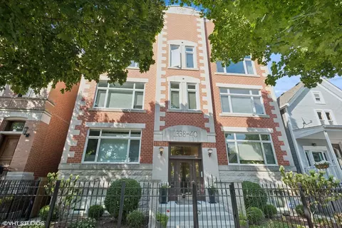 1338 W Henderson St #2E, Chicago, IL 60657