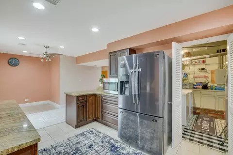 9510 Terrace Pl, Des Plaines, IL 60016 photo 5