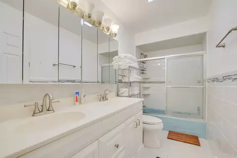 9510 Terrace Pl, Des Plaines, IL 60016 photo 9