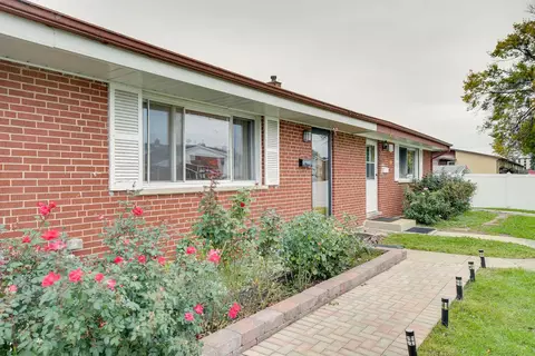 9510 Terrace Pl, Des Plaines, IL 60016 photo 2