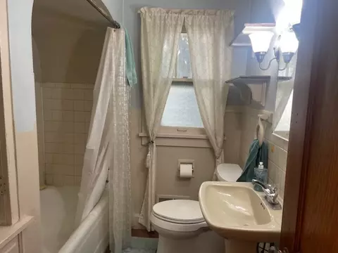 1127 Hill Ave, Elgin, IL 60120 photo 10
