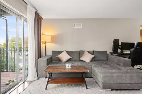 Living - 5200 Carriageway Dr #202, Rolling Meadows, IL 60008 photo 3 of 4