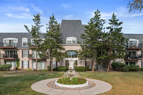 5200 Carriageway Dr #202, Rolling Meadows, IL 60008