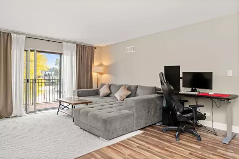 Living - 5200 Carriageway Dr #202, Rolling Meadows, IL 60008 photo 2 of 4
