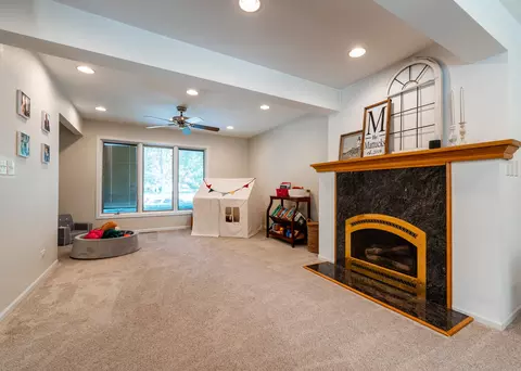 Living - 955 Colony Ln, Hoffman Estates, IL 60192 photo 4 of 5