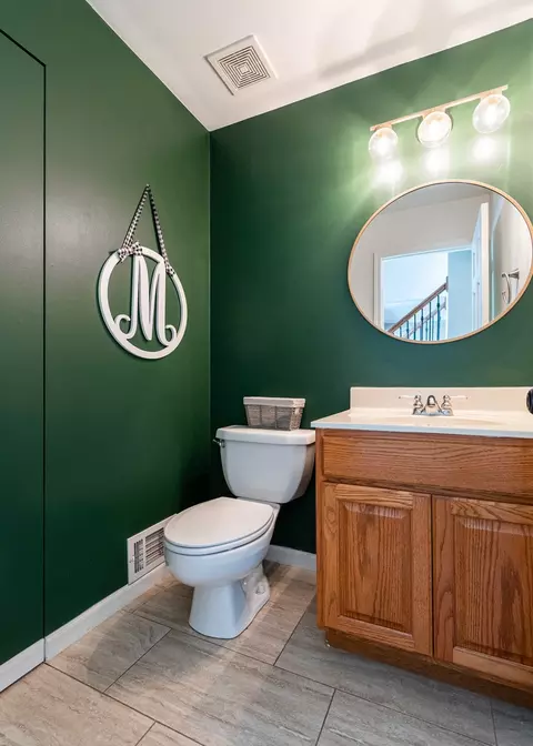 Bath - 955 Colony Ln, Hoffman Estates, IL 60192 photo 1 of 3