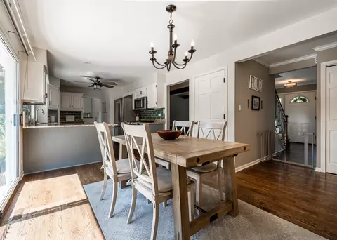 Dining - 955 Colony Ln, Hoffman Estates, IL 60192 photo 2 of 2