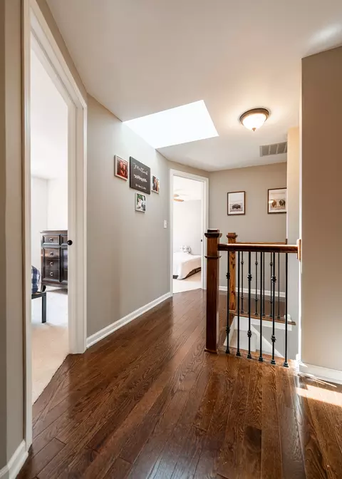Entry Way - 955 Colony Ln, Hoffman Estates, IL 60192 photo 2 of 2