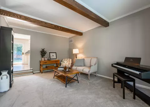 Living - 955 Colony Ln, Hoffman Estates, IL 60192 photo 1 of 5