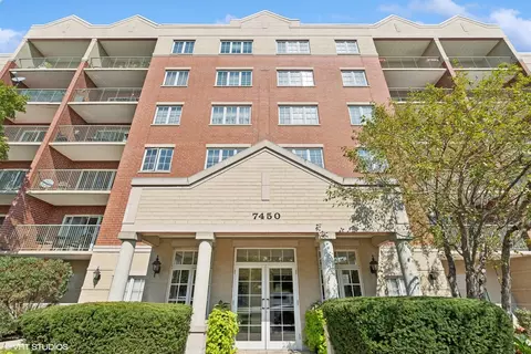 7450 Lincoln Ave #409, Skokie, IL 60076