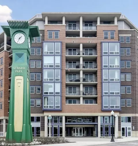 437 W Division St #603, Chicago, IL 60610