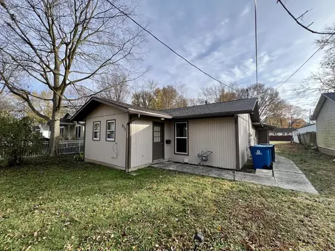 831 N Walnut St, Monticello, IL 61856