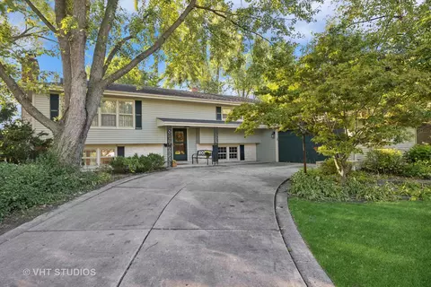 450 W Gartner Rd, Naperville, IL 60540