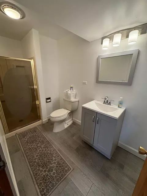 Bath - 2404 S 9th Ave, Broadview, IL 60155 photo 1 of 3