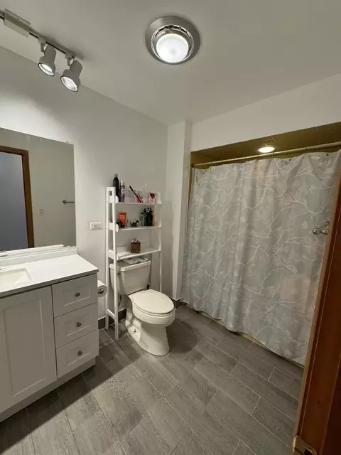 Bath - 2404 S 9th Ave, Broadview, IL 60155 photo 2 of 3