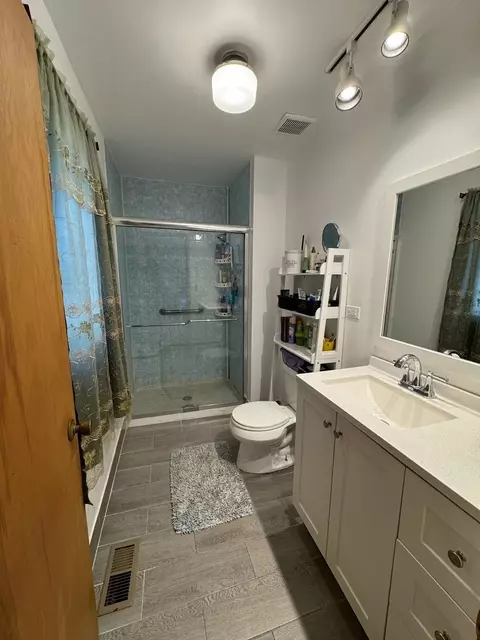 Bath - 2404 S 9th Ave, Broadview, IL 60155 photo 3 of 3