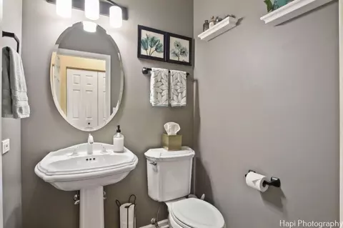 Bath - 750 Aster Dr, Gurnee, IL 60031 photo 1 of 4