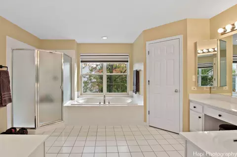 Bath - 750 Aster Dr, Gurnee, IL 60031 photo 3 of 4