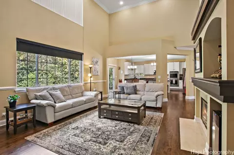 Living - 750 Aster Dr, Gurnee, IL 60031 photo 2 of 4