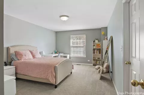 Bedroom - 750 Aster Dr, Gurnee, IL 60031 photo 2 of 5