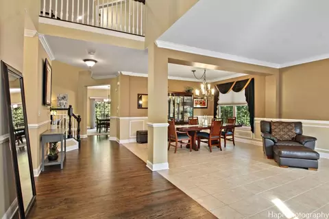 Entry Way - 750 Aster Dr, Gurnee, IL 60031 photo 2 of 5