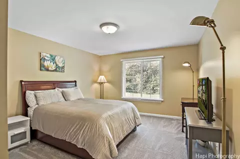 Bedroom - 750 Aster Dr, Gurnee, IL 60031 photo 1 of 5