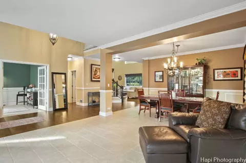 Entry Way - 750 Aster Dr, Gurnee, IL 60031 photo 3 of 5