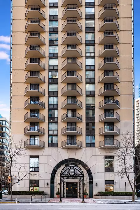 70 W Huron St #2305, Chicago, IL 60654