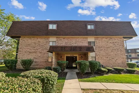11133 East Rd #A, Palos Hills, IL 60465