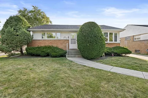 8513 N Oleander Ave, Niles, IL 60714