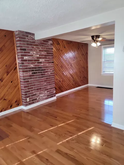 5166 W 63rd Pl, Chicago, IL 60638 photo 2