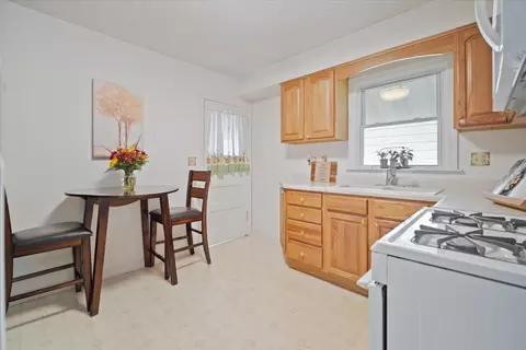 Kitchen - 700 E Miller St, Bloomington, IL 61701 photo 2 of 3