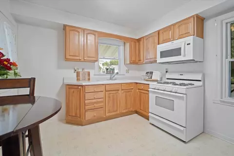 Kitchen - 700 E Miller St, Bloomington, IL 61701 photo 3 of 3
