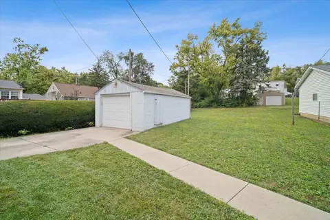 Exterior - 700 E Miller St, Bloomington, IL 61701 photo 2 of 3