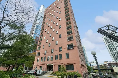 345 N Canal St #806, Chicago, IL 60606