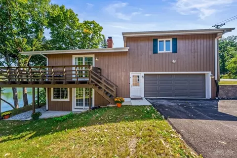 252 Indian Trl, Lake In The Hills, IL 60156
