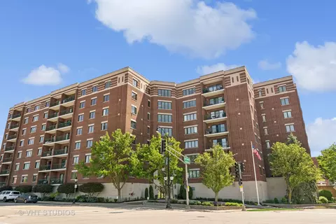 201 N Vail Ave #807, Arlington Heights, IL 60004