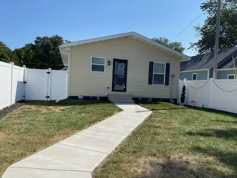 Exterior - 213 4th St, Standard, IL 61363 photo 3 of 3