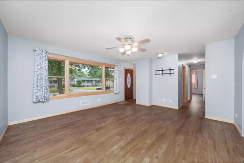22 Arrowhead Dr, Thornton, IL 60476 photo 3