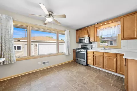 22 Arrowhead Dr, Thornton, IL 60476 photo 6