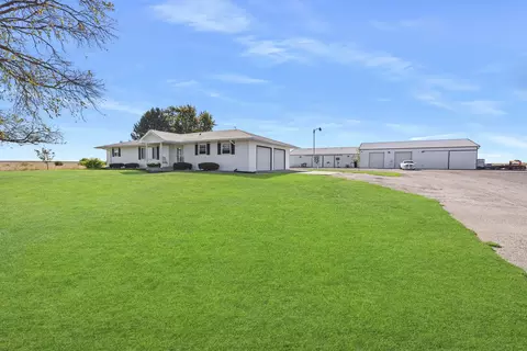 9328 E 1200 North Rd, Chenoa, IL 61726