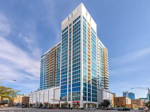 757 N Orleans St #1612, Chicago, IL 60654